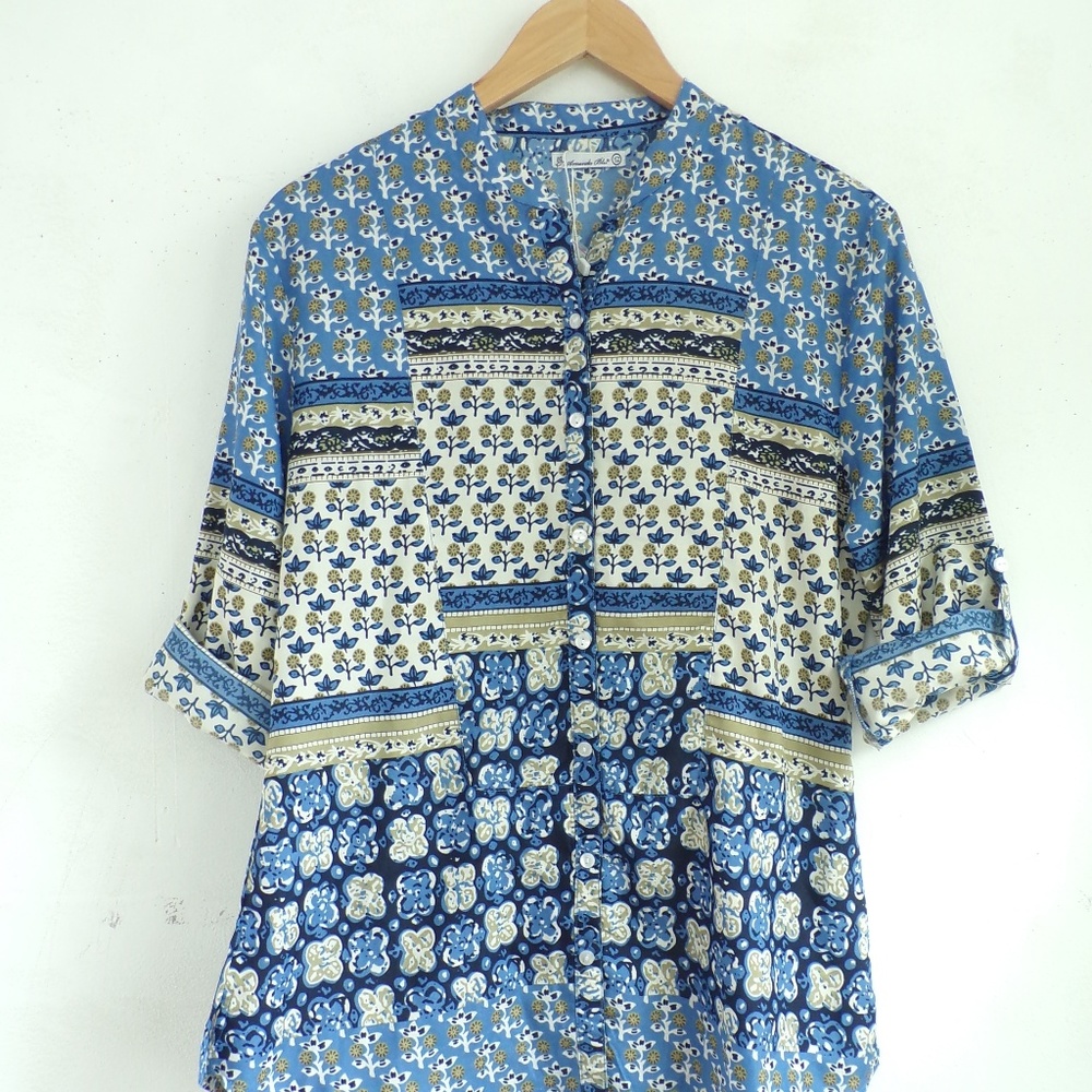 NWT Amanda Blu Women Blouse Blue White Print Small